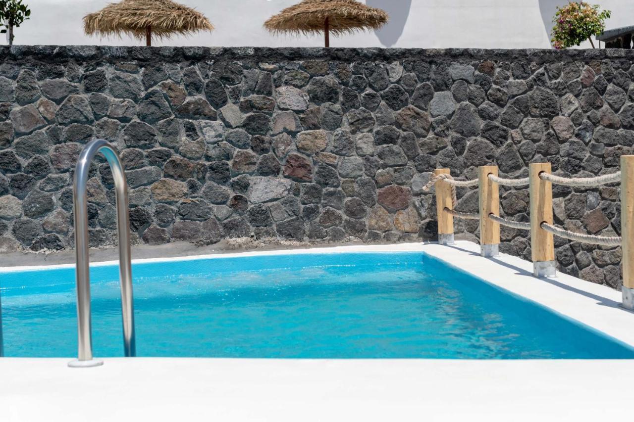 White Dream Suites Fira  Esterno foto